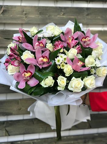 Букет цветов из: Розы и Хризантемы в Аксеново