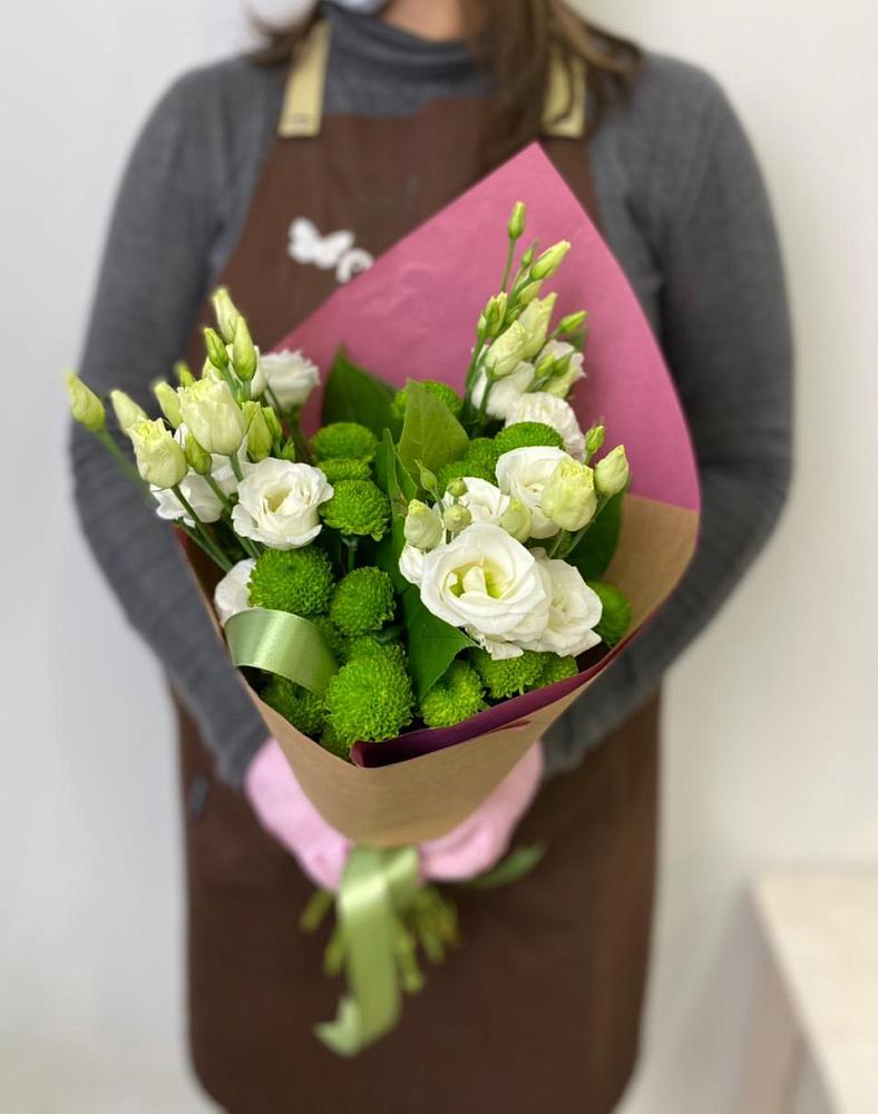 Букет морозный день в Аксеново Букет цветов из: Хризантемы и Лизиантусы в Аксеново