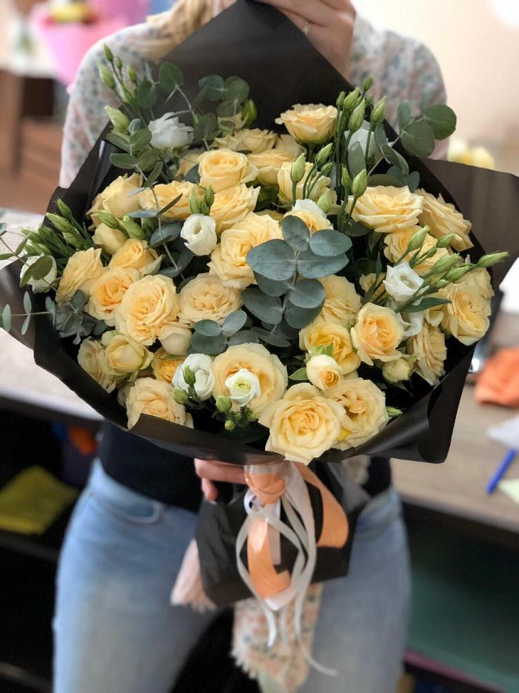 Букет цветов из: Розы и Лизиантусы в Аксеново